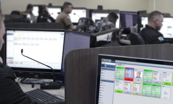 em-tempos-de-crise-cover